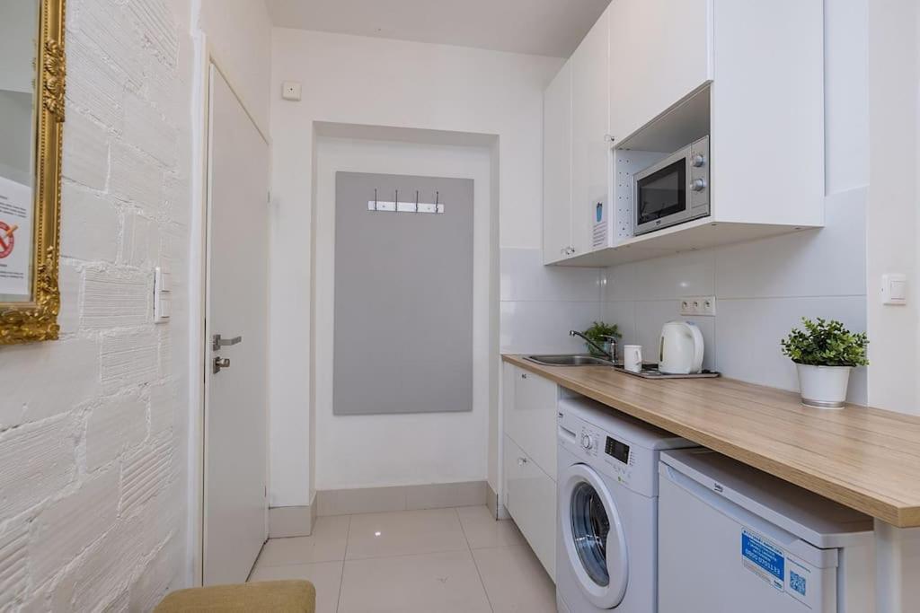 Apartamento N Ajax Metro Copernicus Center Studio *