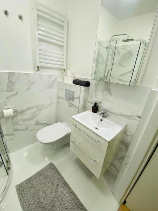 Bezagenta Mozart8 Studio Easy Access To City Wifi Warsaw