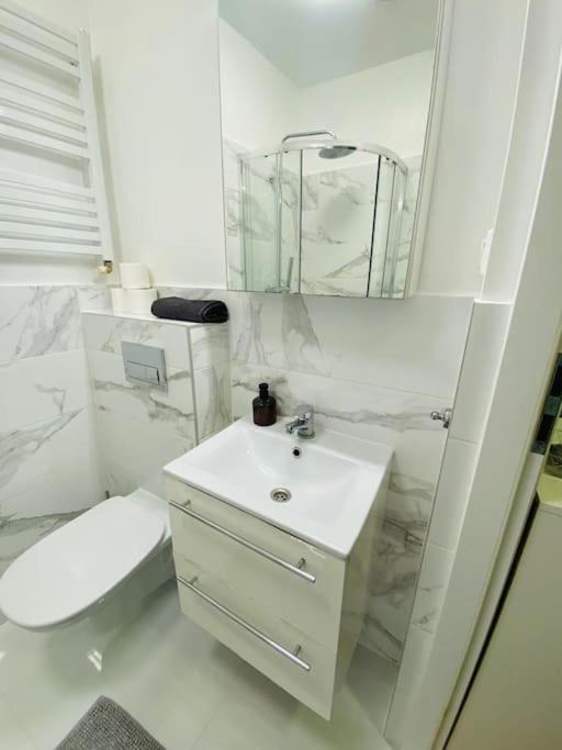 Apartment Bezagenta Mozart8 Studio Easy Access To City Wifi Warsaw