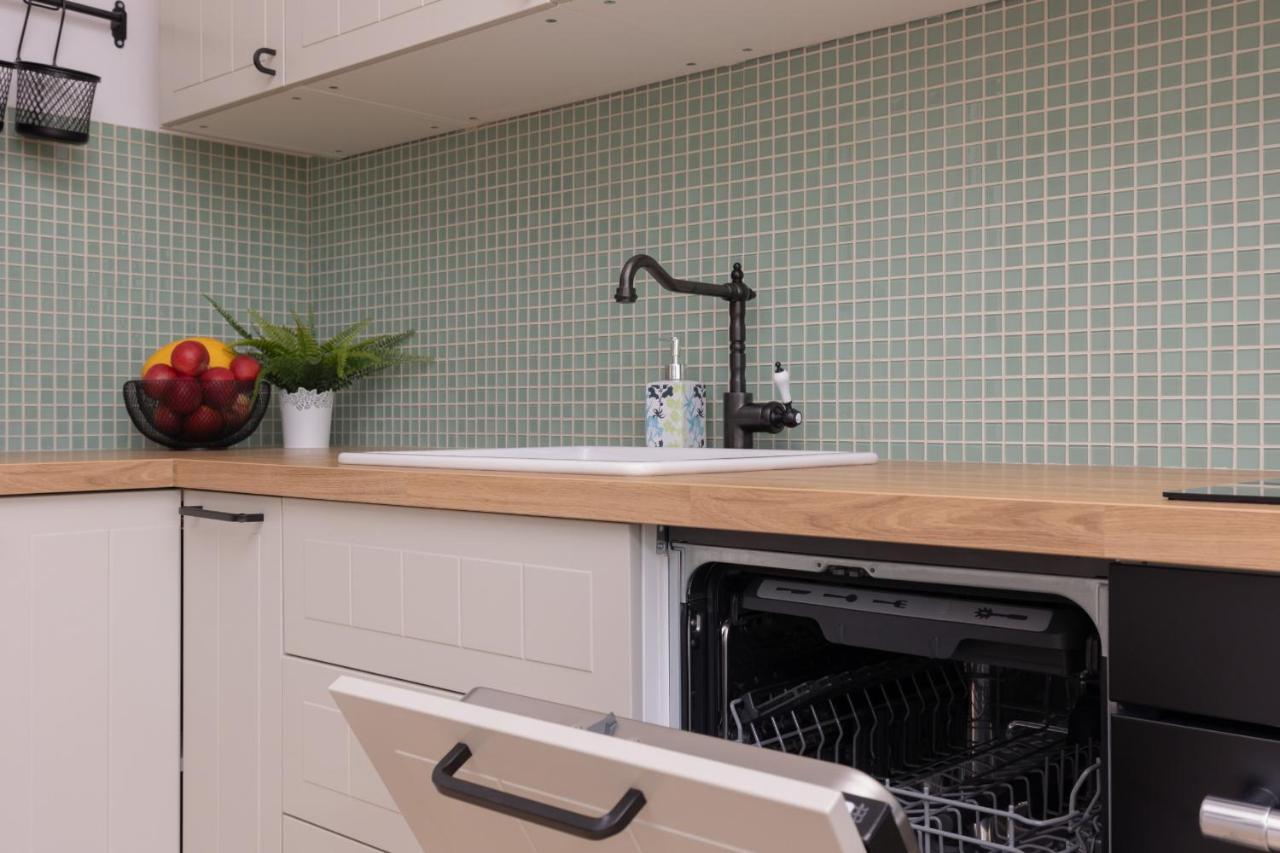 Apartment Celownicza With Parking By Renters Warschau