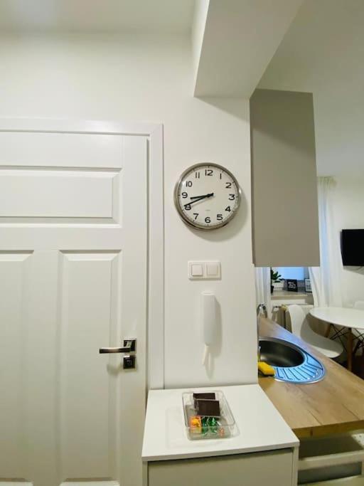Bezagenta Mozart8 Studio Easy Access To City Wifi *