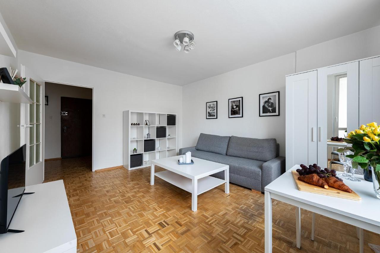 Jagiellonska 4: Private With Balcony Near National Stadium Apartment