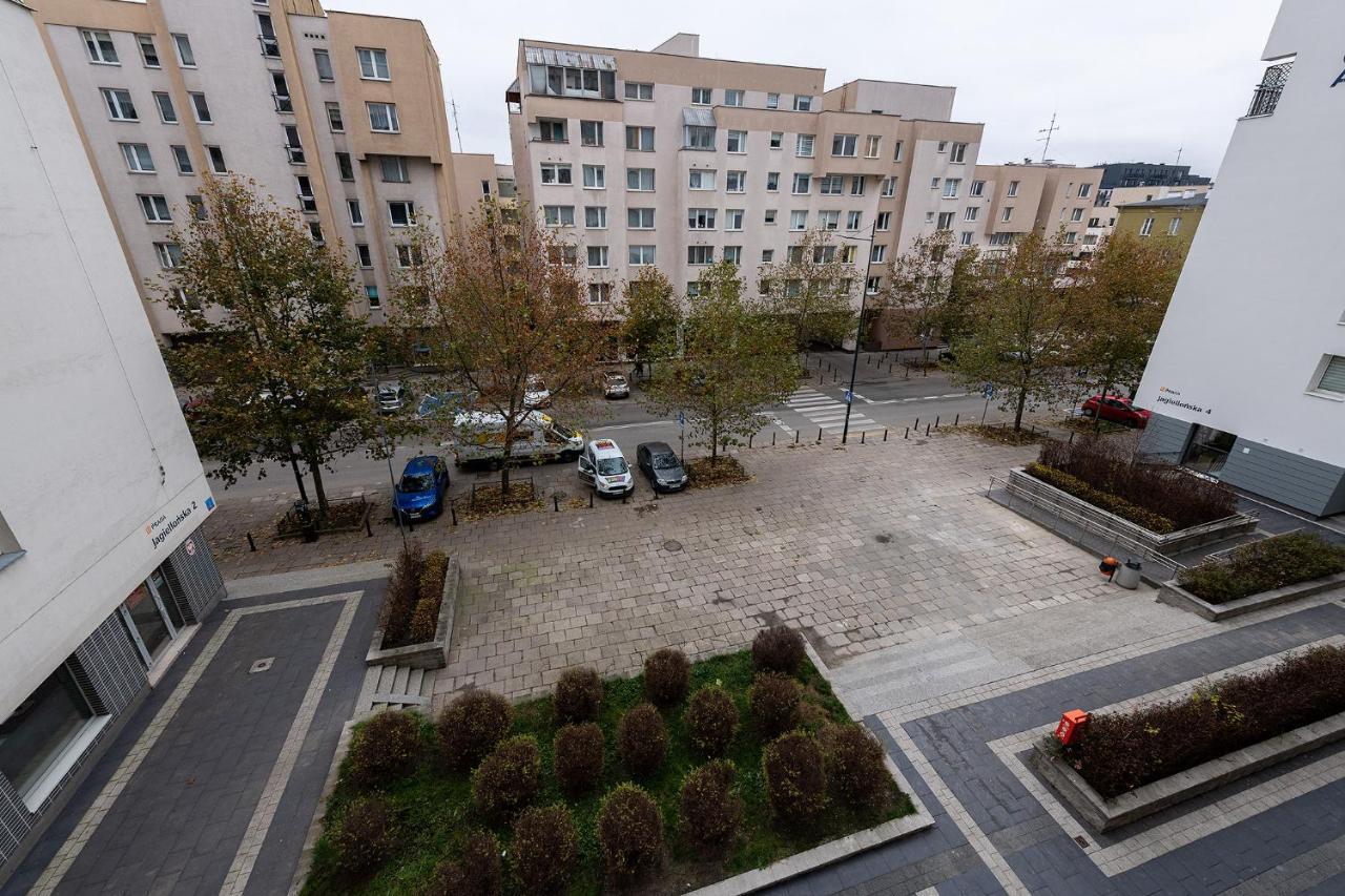Apartment Jagiellonska 4: Private With Balcony Near National Stadium
