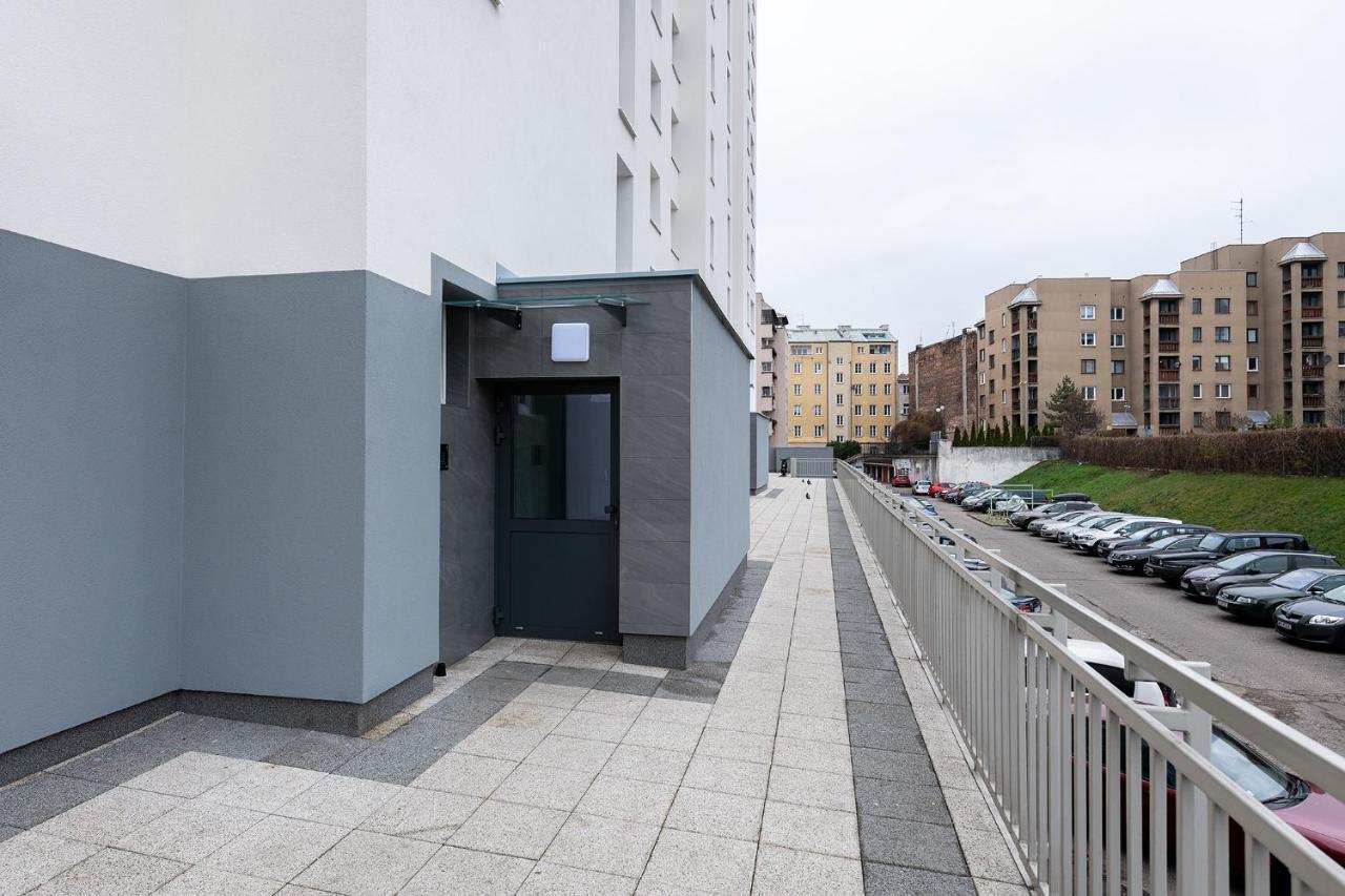 Apartment Jagiellonska 4: Private With Balcony Near National Stadium *