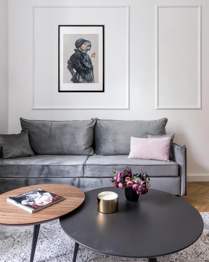 Ecru Glamorous Studio Near Metro Nowy Swiat * Warsaw