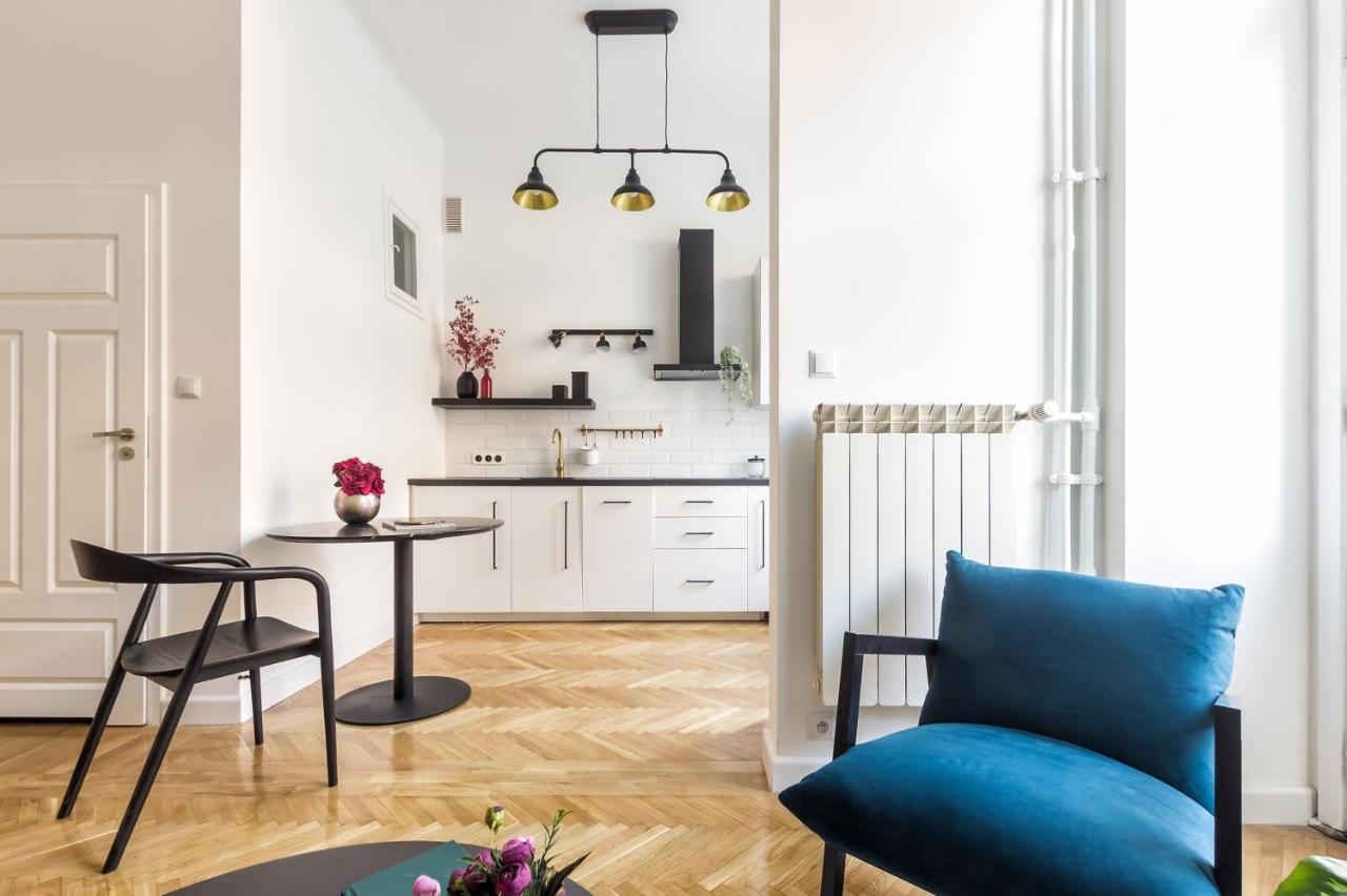 Ecru Glamorous Studio Near Metro Nowy Swiat * Warsaw
