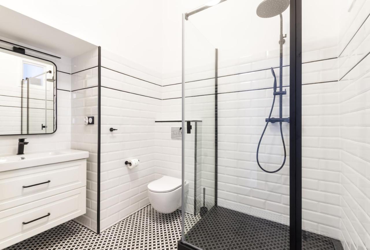 Ecru Glamorous Studio Near Metro Nowy Swiat * Warsaw
