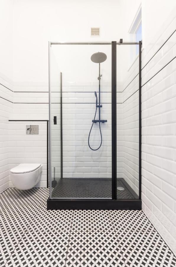 Ecru Glamorous Studio Near Metro Nowy Swiat Apartment Warsaw