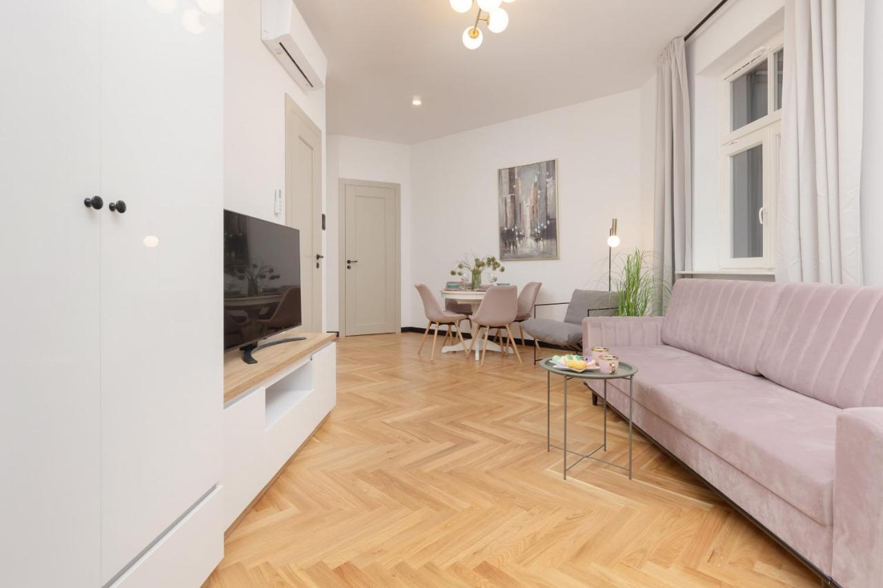Praga Duplex Premium By Renters Prestige