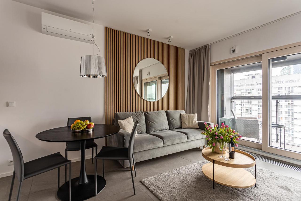 Apartment Mennica Deluxe Warschau