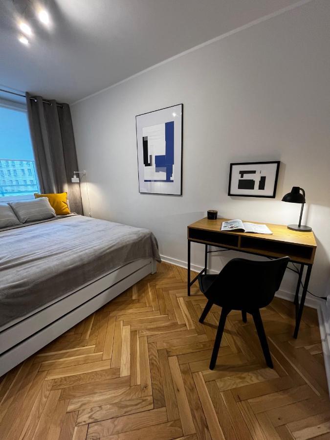 Ohmyhome - Platynowa Apartment