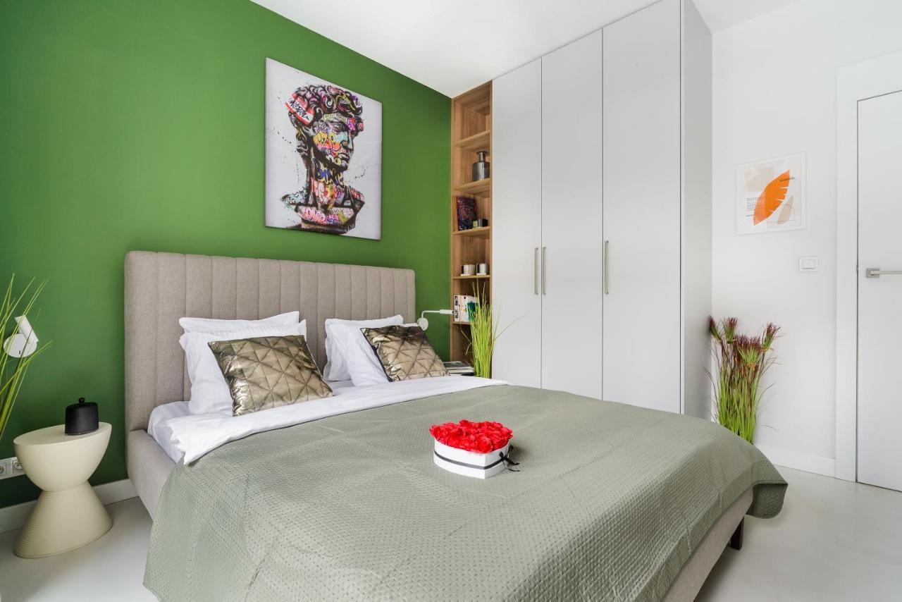 Modern With Access To The Pool Near Rondo Daszynskiego Station Apartment