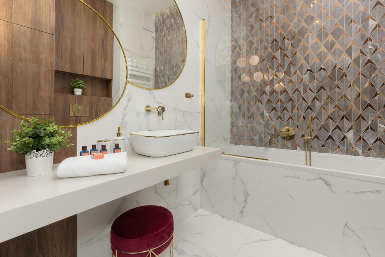 Kasprzaka With Ac & Parking By Renters Prestige Apartament