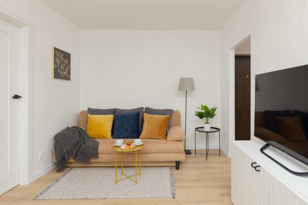 Spacious Suwalska Targowek By Renters Apartamento Varsóvia