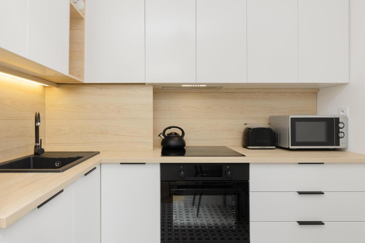 Apartamento Spacious Suwalska Targowek By Renters Varsóvia