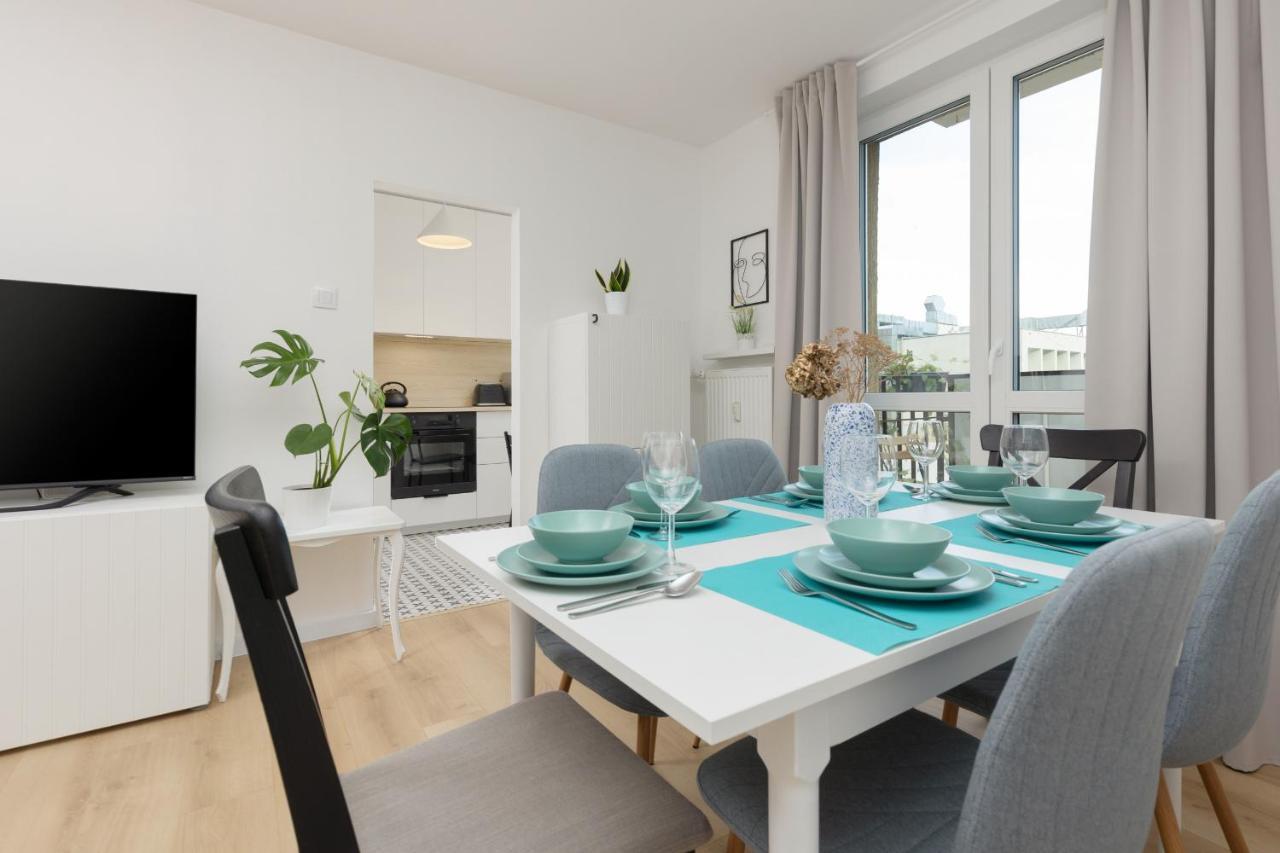 Spacious Suwalska Targowek By Renters Apartamento Varsóvia