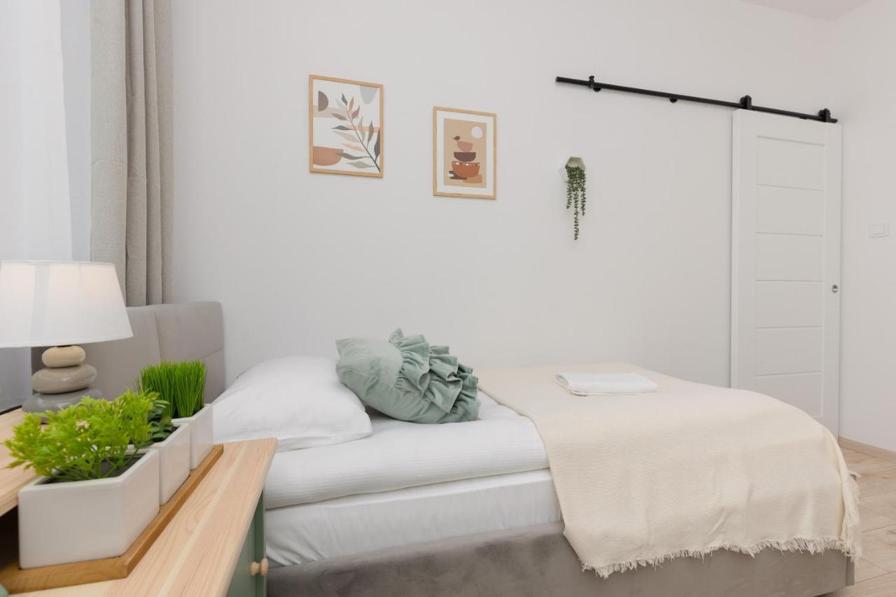 Apartamento Metro Bemowo Two-storey Pelczynskiego By Renters Varsóvia