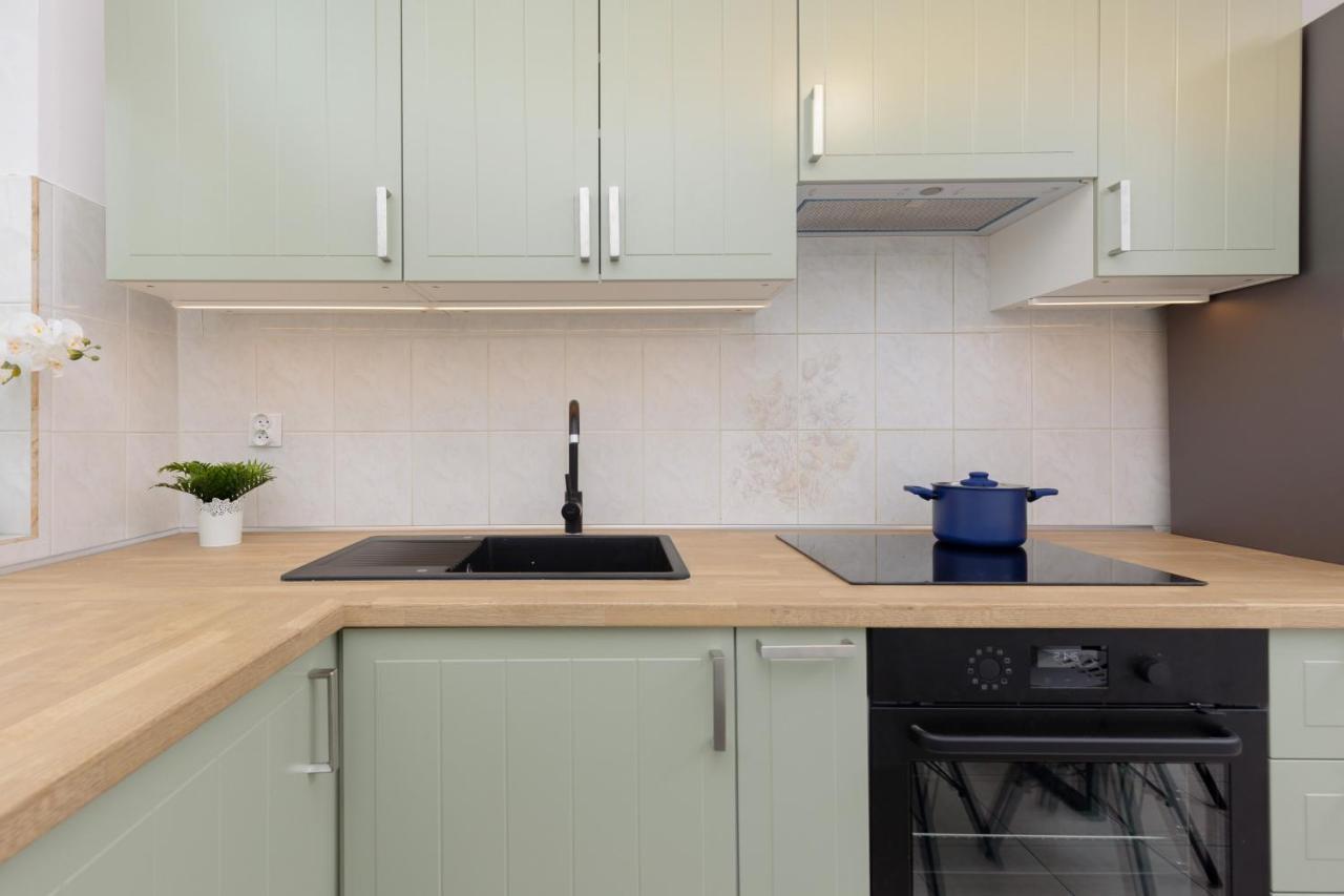 Metro Bemowo Two-storey Pelczynskiego By Renters Apartamento