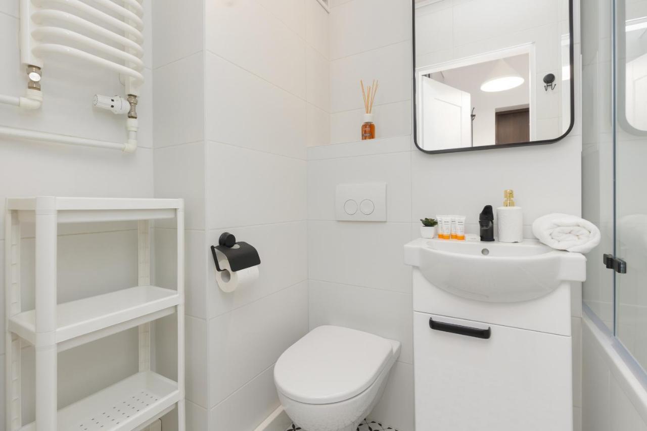 Spacious Suwalska Targowek By Renters Apartamento