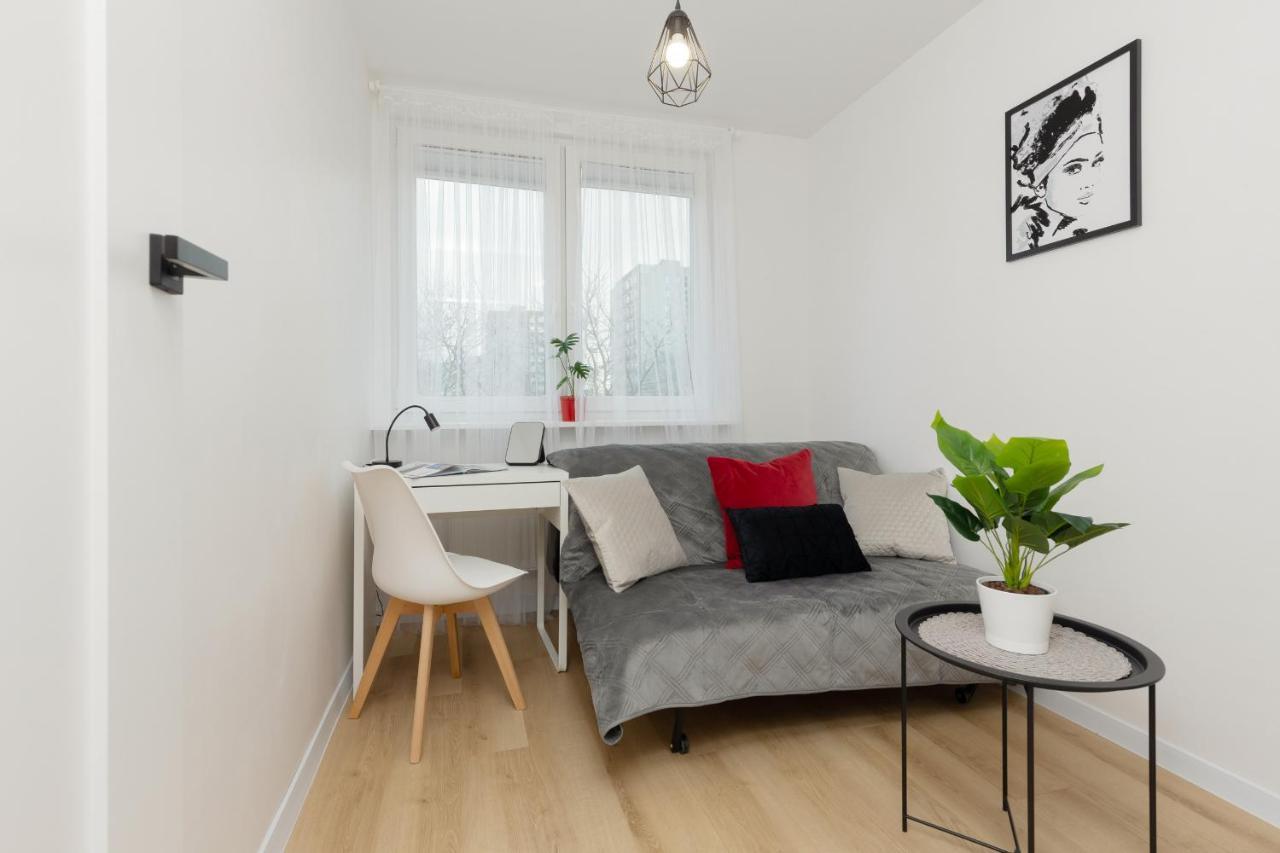 Apartamento Spacious Suwalska Targowek By Renters Varsóvia