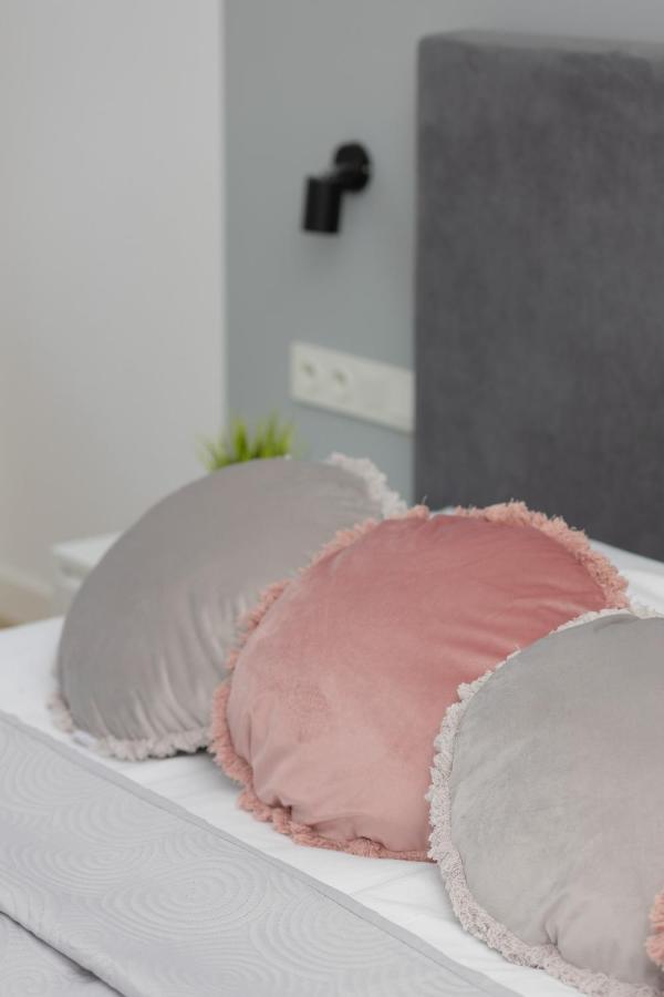 Wola Pet-friendly With Ac Slawinska By Renters Apartament Warszawa