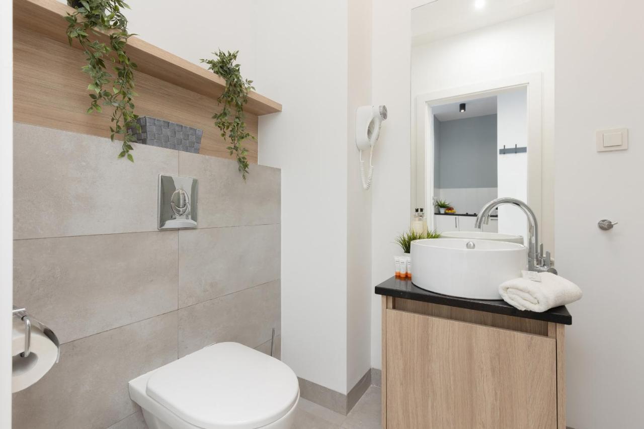 Wola Pet-friendly With Ac Slawinska By Renters Apartament
