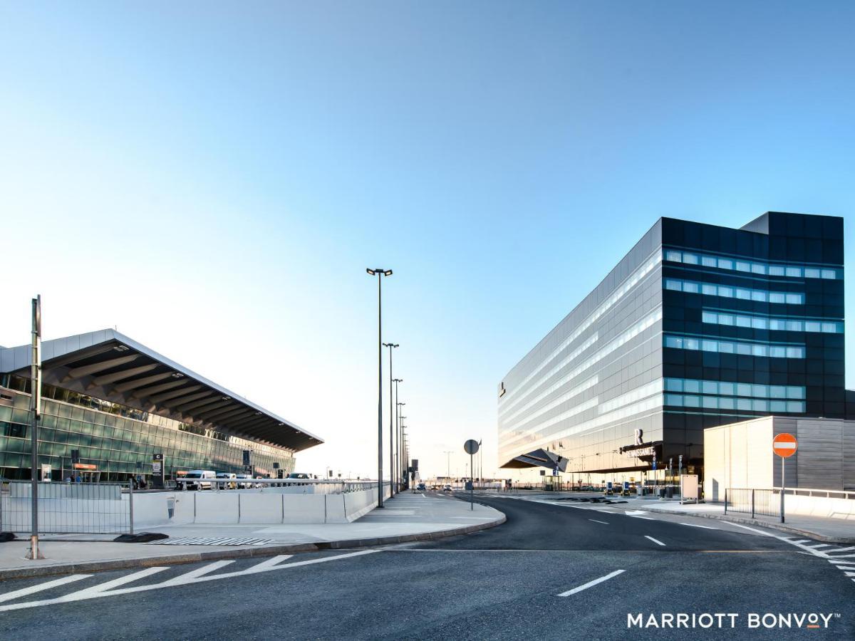Renaissance Airport Hotel 5*