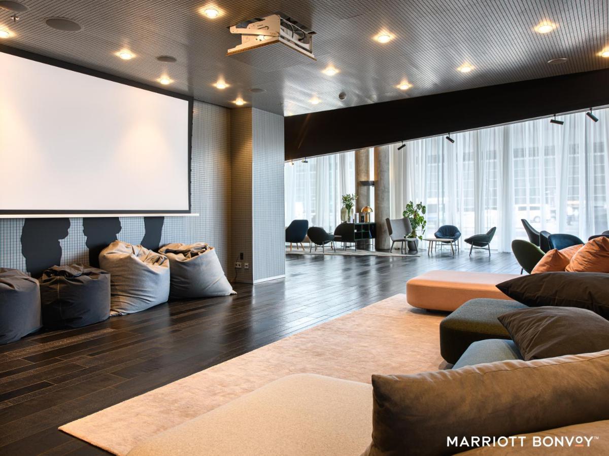 Hotel Renaissance Airport 5*