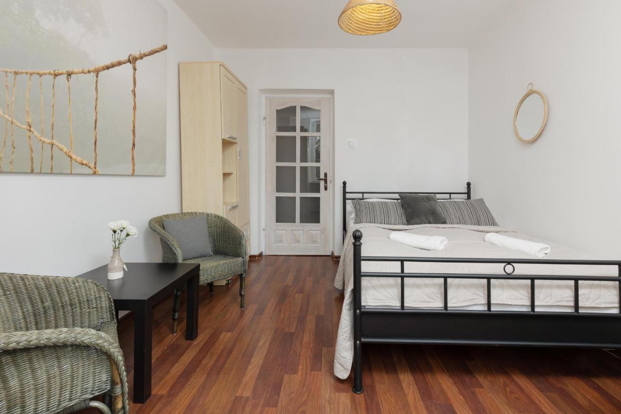 Apartment Spacious Astronaut's Wlochy By Renters