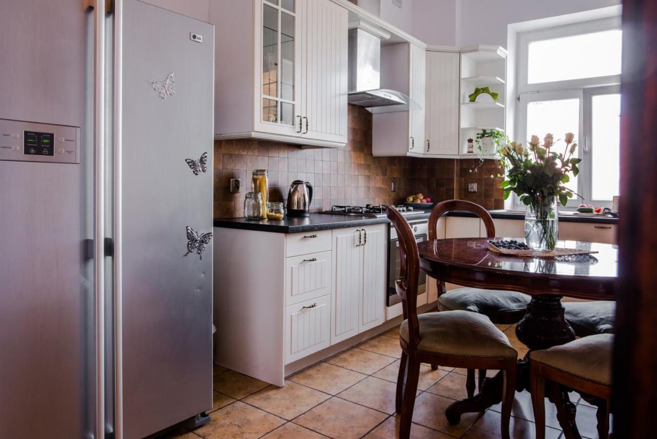 Halby Luxury Chmielna 73b Warsaw