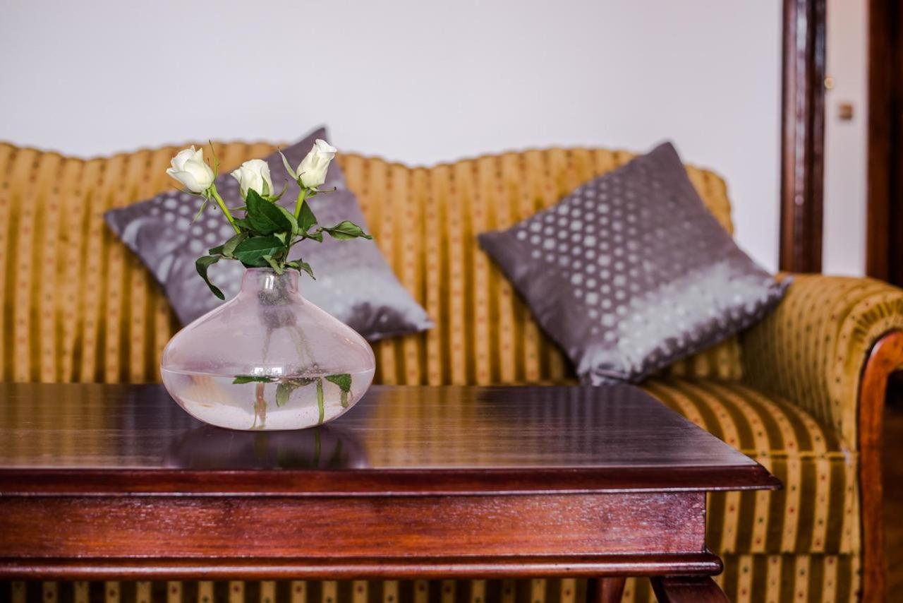 Halby Luxury Chmielna 73b * Warsaw