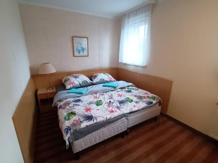 Apartamento 10q - Z6 1004 *