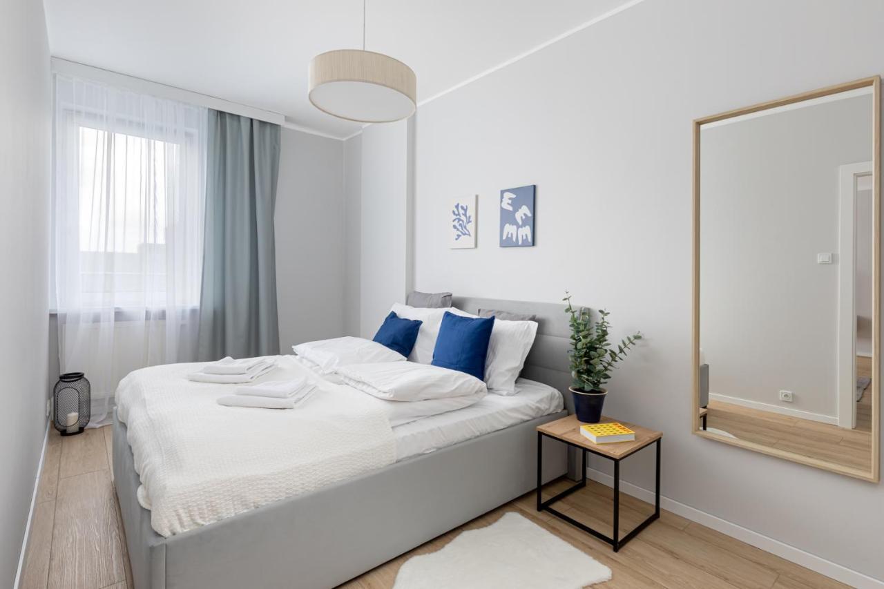 Ecru Spacious Modern With City Skyline View Wwa13 Warszawa
