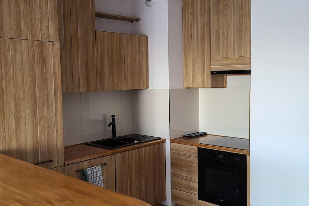 Wellsituated 1 Bedroom In Freeparking