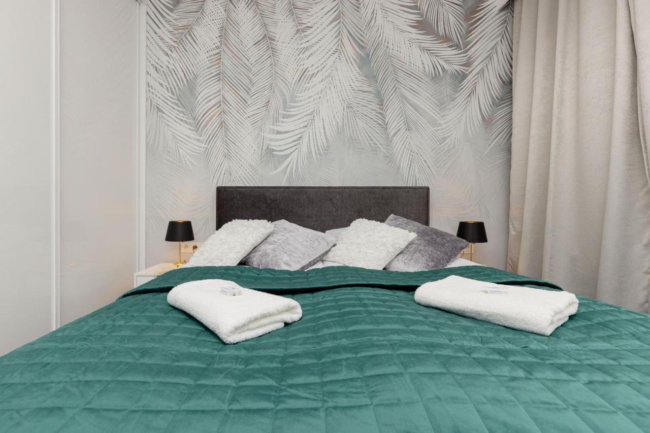 Turquoise Near The Royal Lazienki By Renters Apartment *