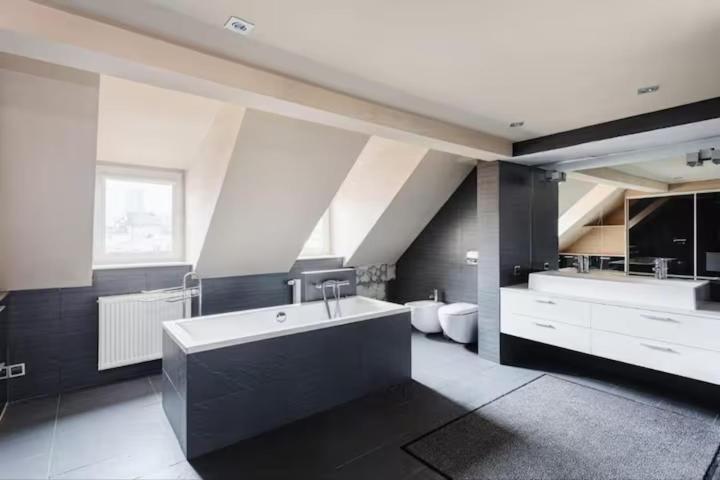 3 Floor Luxury 150 M2 - Old Town - Downtown View - Piwna Apartament *