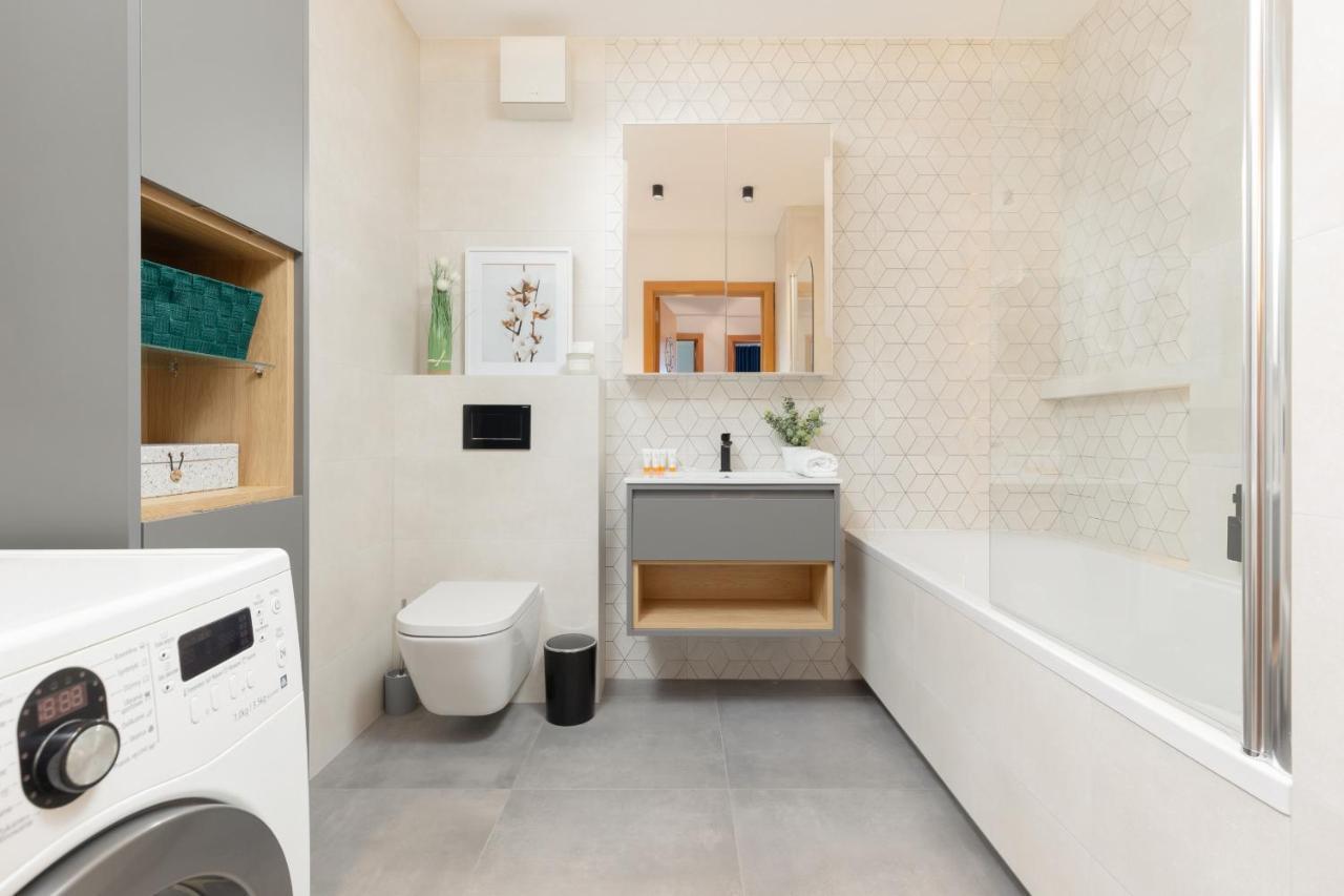 Beautiful & Spacious By Renters Apartment