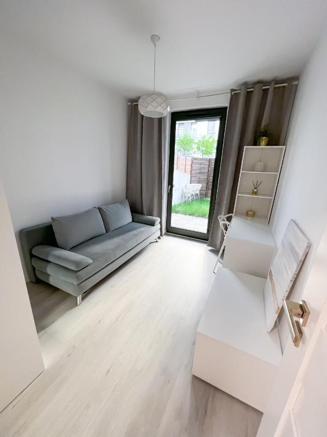 Bliska Wola, Apartament 3 Pokoje Z 40m2 Ogrodkiem *