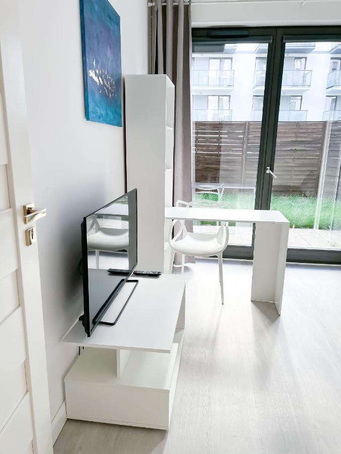 Bliska Wola, Apartament 3 Pokoje Z 40m2 Ogrodkiem Apartment *