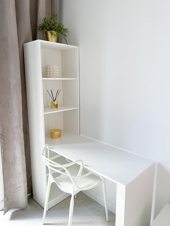 Bliska Wola, Apartament 3 Pokoje Z 40m2 Ogrodkiem Apartment