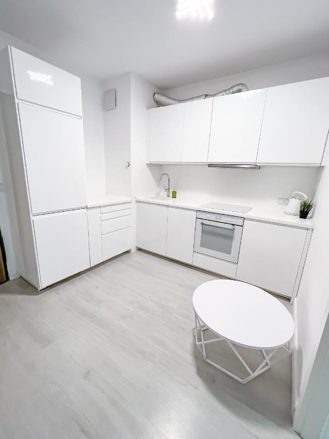 Bliska Wola, Apartament 3 Pokoje Z 40m2 Ogrodkiem Apartment *