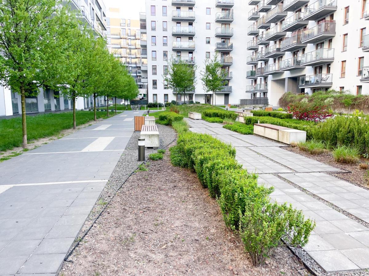 Bliska Wola, Apartament 3 Pokoje Z 40m2 Ogrodkiem *