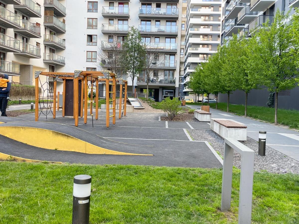 Bliska Wola, Apartament 3 Pokoje Z 40m2 Ogrodkiem * Warsaw