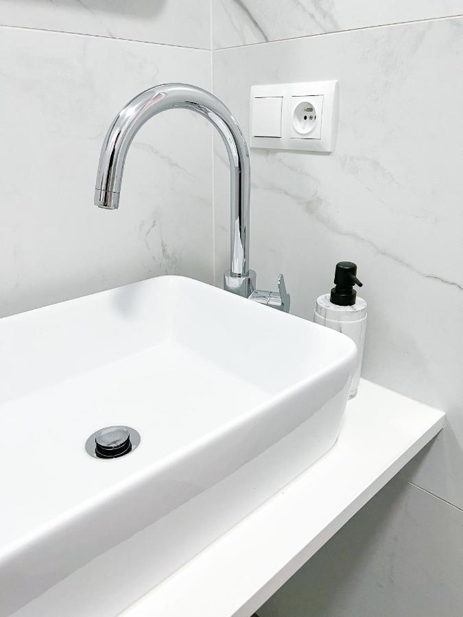 Bliska Wola, Apartament 3 Pokoje Z 40m2 Ogrodkiem Warsaw