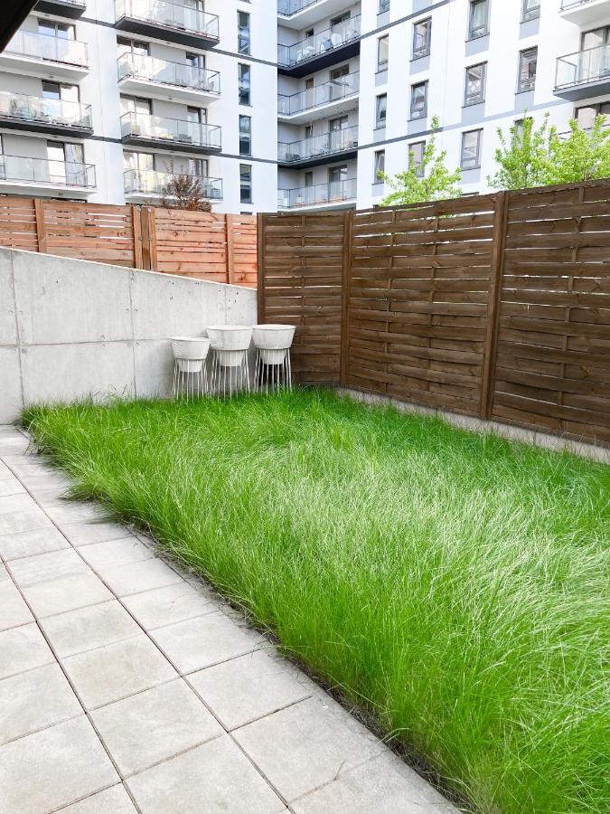 Apartment Bliska Wola, Apartament 3 Pokoje Z 40m2 Ogrodkiem Warsaw