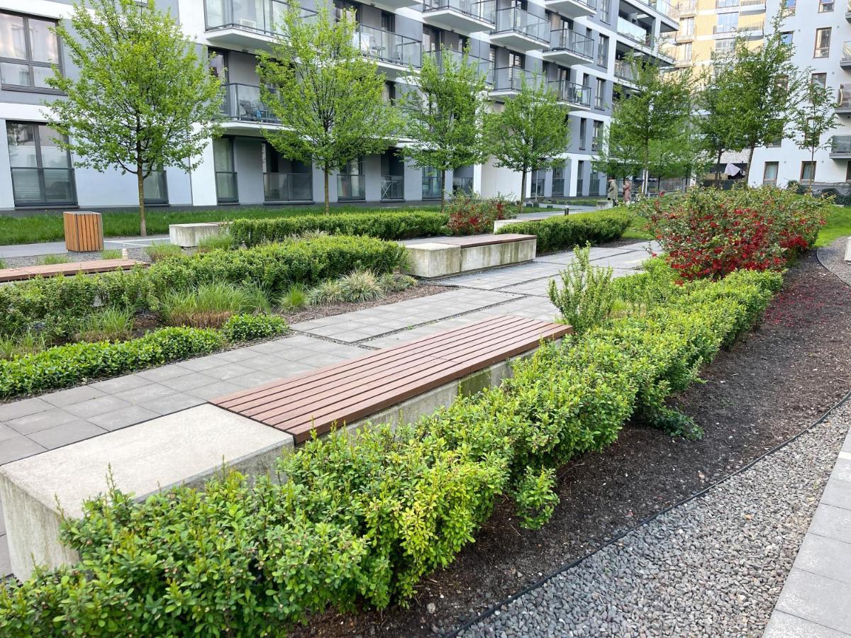 Bliska Wola, Apartament 3 Pokoje Z 40m2 Ogrodkiem *
