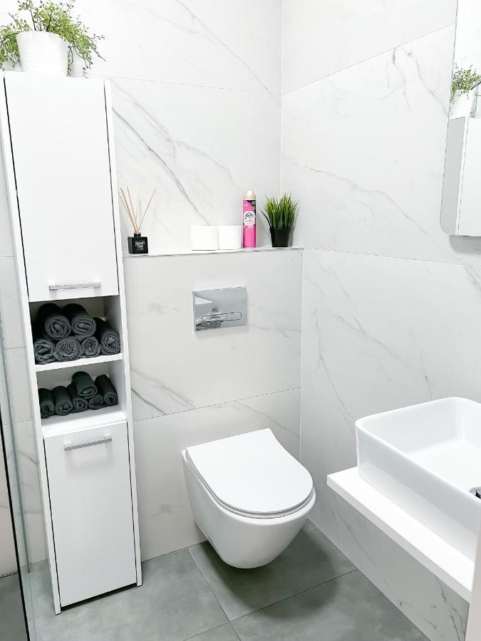 Apartment Bliska Wola, Apartament 3 Pokoje Z 40m2 Ogrodkiem Warsaw