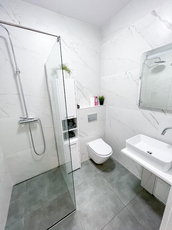 Bliska Wola, Apartament 3 Pokoje Z 40m2 Ogrodkiem Apartment