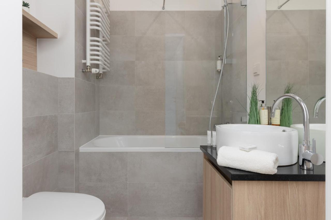 Wola Pet-friendly With Ac Slawinska By Renters Apartament *