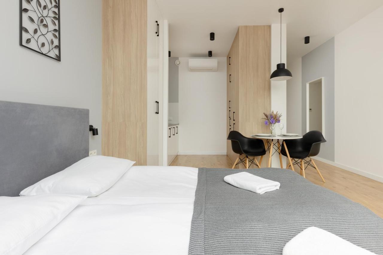 Wola Pet-friendly With Ac Slawinska By Renters Apartament *